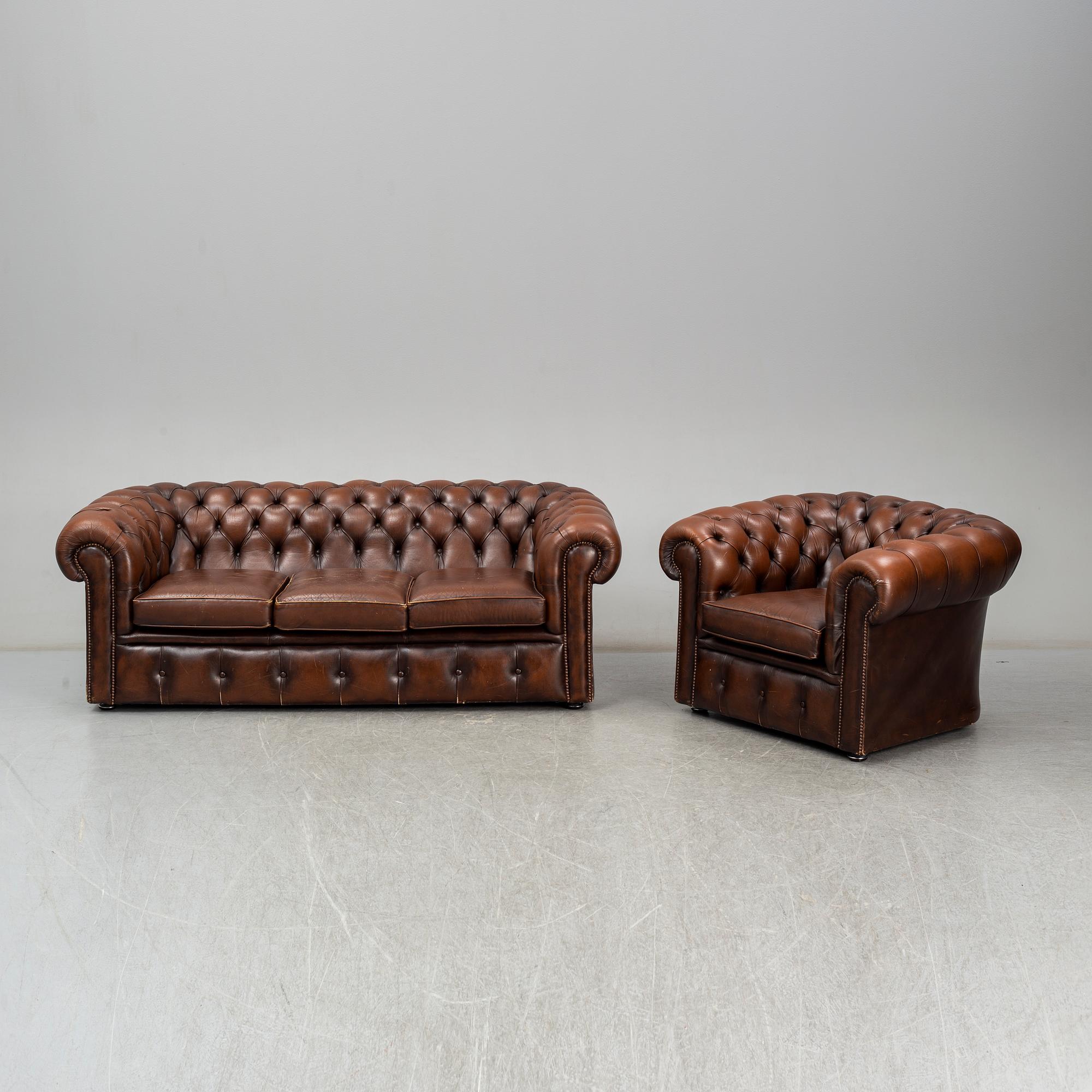 SOFFA OCH FÅTÖLJ, Chesterfield, 1900-talets andra hälft.