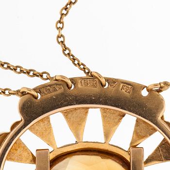 An 18K gold necklace, clasp with a citrine and pearls, Swedish hallmarks 1920.