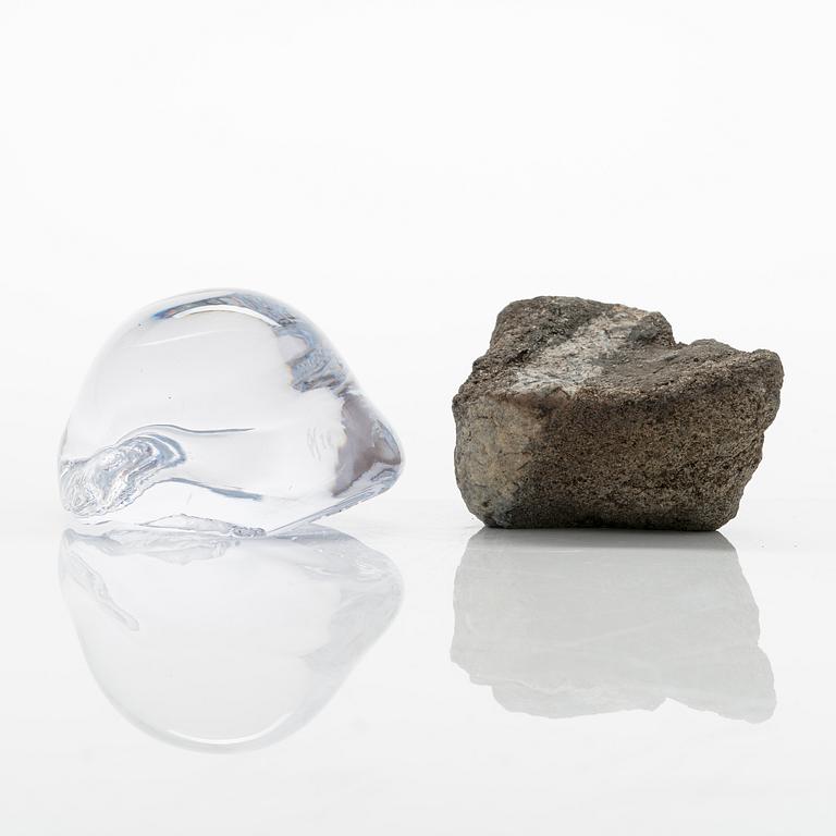 Marja Hepo-aho, glasskulptur, "Finally together", signerad Marja Hepo-aho 2016, Glass Studio Mafka&Alakoski Riihimäki.