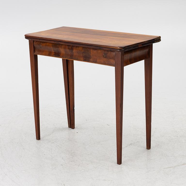 A games table, 19th century.