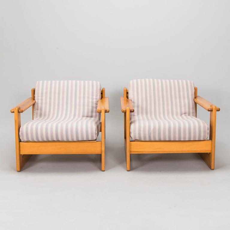 A pair of "Seita" armchairs and table, manufacturer Vilka, Finland, 1970s.