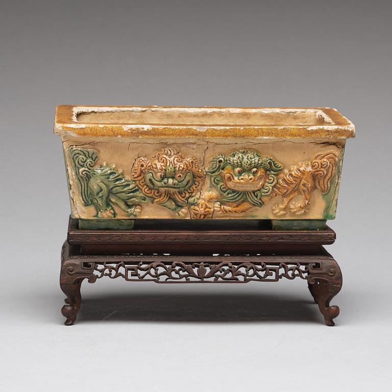A brown and yellow glazed flower pot/censer, Qing dynasty, 17th/18th Century.