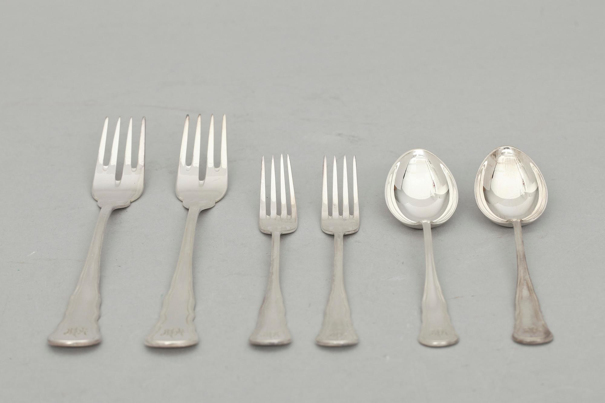 BESTICK, uppsättning, silver, 67 delar, "Chippendale", CG Hallberg, Stockholm, 1930/40-tal. Vikt 2358 g.