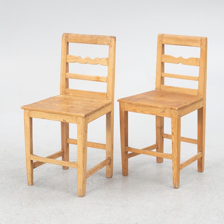 A gateleg table eith 6 + 6 chairs.