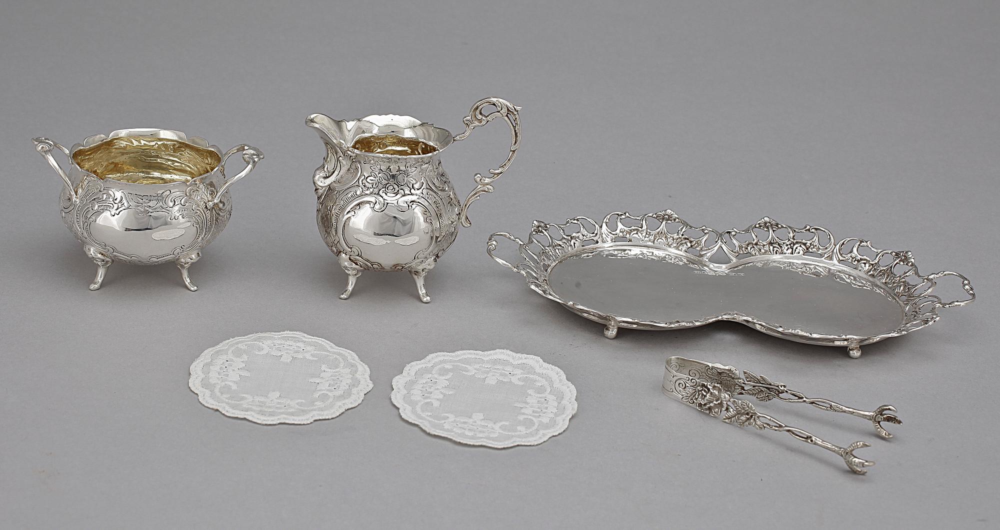 BRICKA MED SOCKERSKÅL SAMT GRÄDDKANNA, 4 delar, silver, bl a Gewe 1970, total vikt ca 445 g.