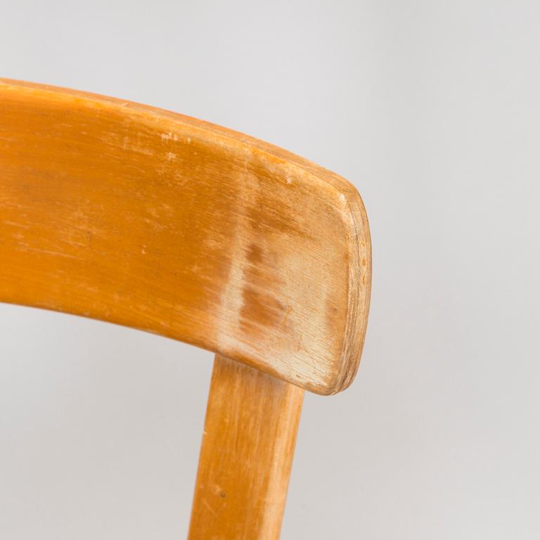 Alvar Aalto, tuoleja 2 kpl,  malli 69 sekä tuoli malli A 65, O.Y. Huonekalu- ja Rakennustyötehdas A.B. 1950-luvun alku.