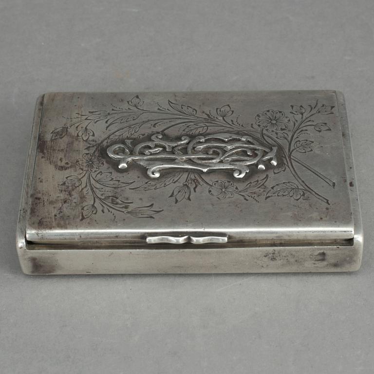 CIGARETTETUI, silver, oidentifierade stämplar, Ryssland, 1896. Vikt ca 145 gram.