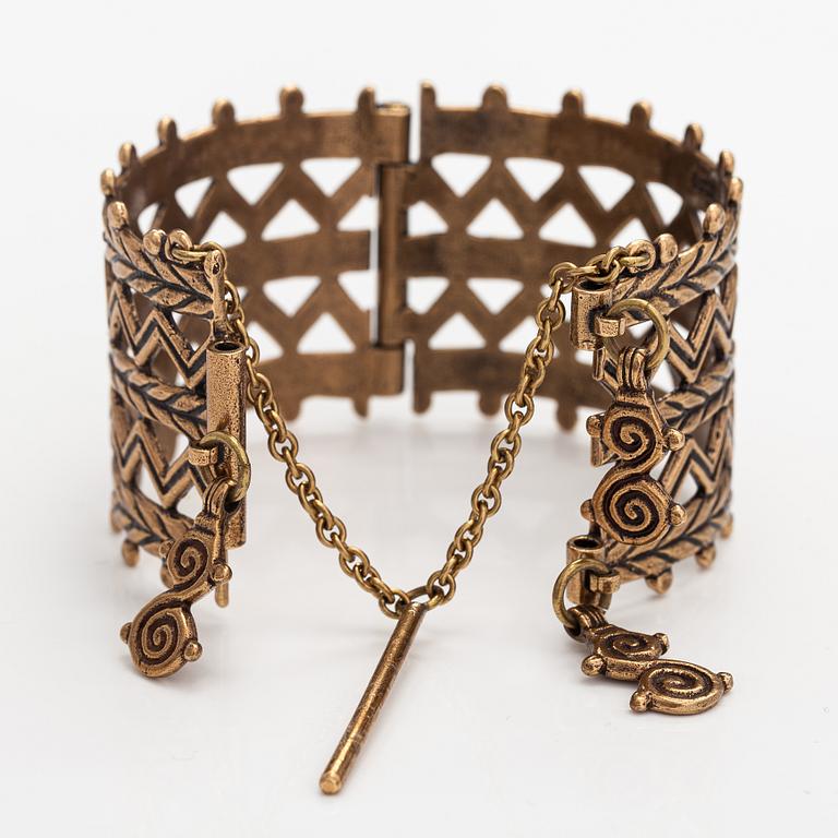 A bronze bracelet "Volga Finns bracelet". Kalevala Koru, Helsinki.