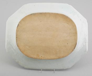 STEKFAT, porslin, Kina, Qianlong 1736-1795.