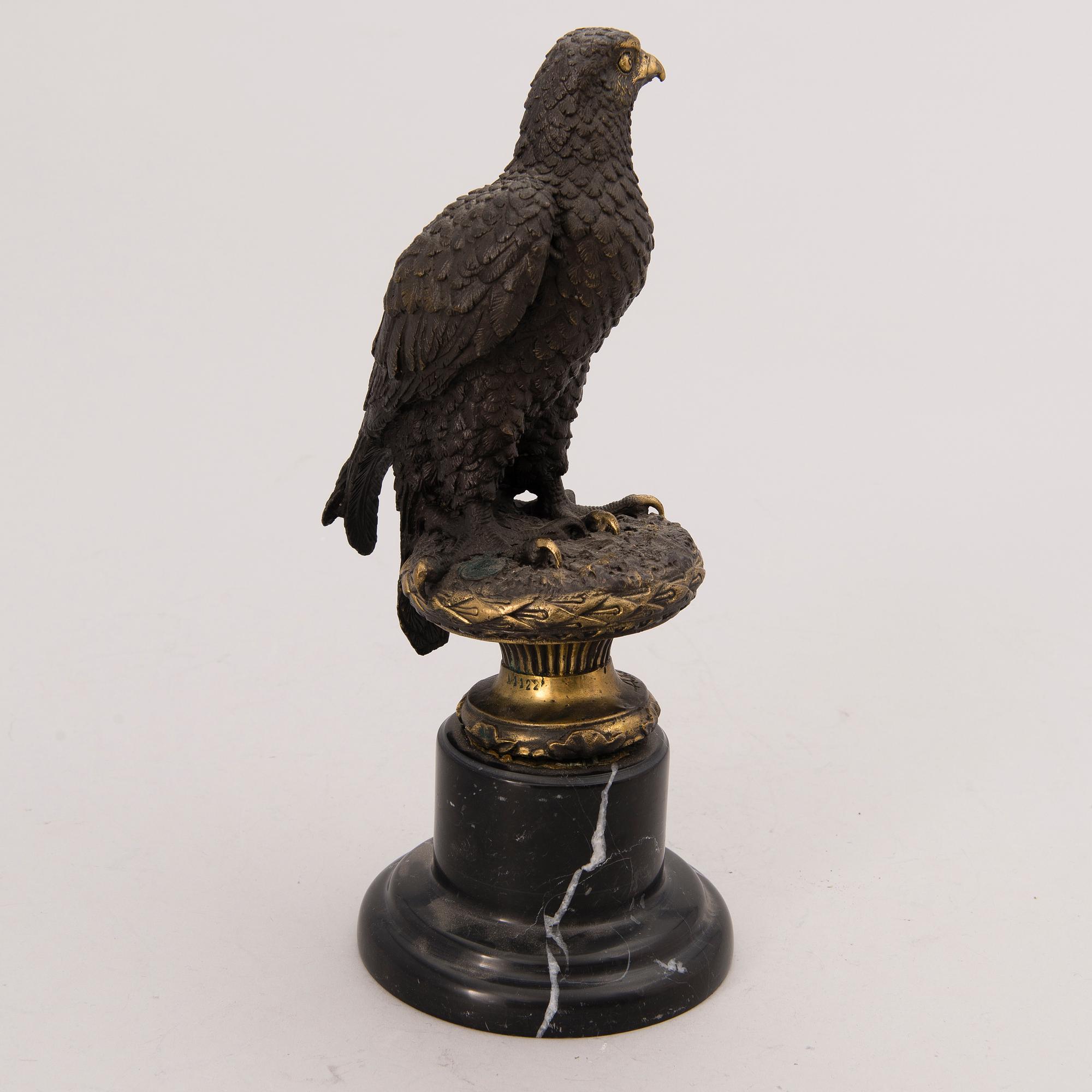 SKULPTUR, patinerad brons, marmorpiedestal.