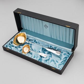 A 42-piece set of silver cutlery with seashell decorated handles, Finnish hallmarks, 1918-1950.