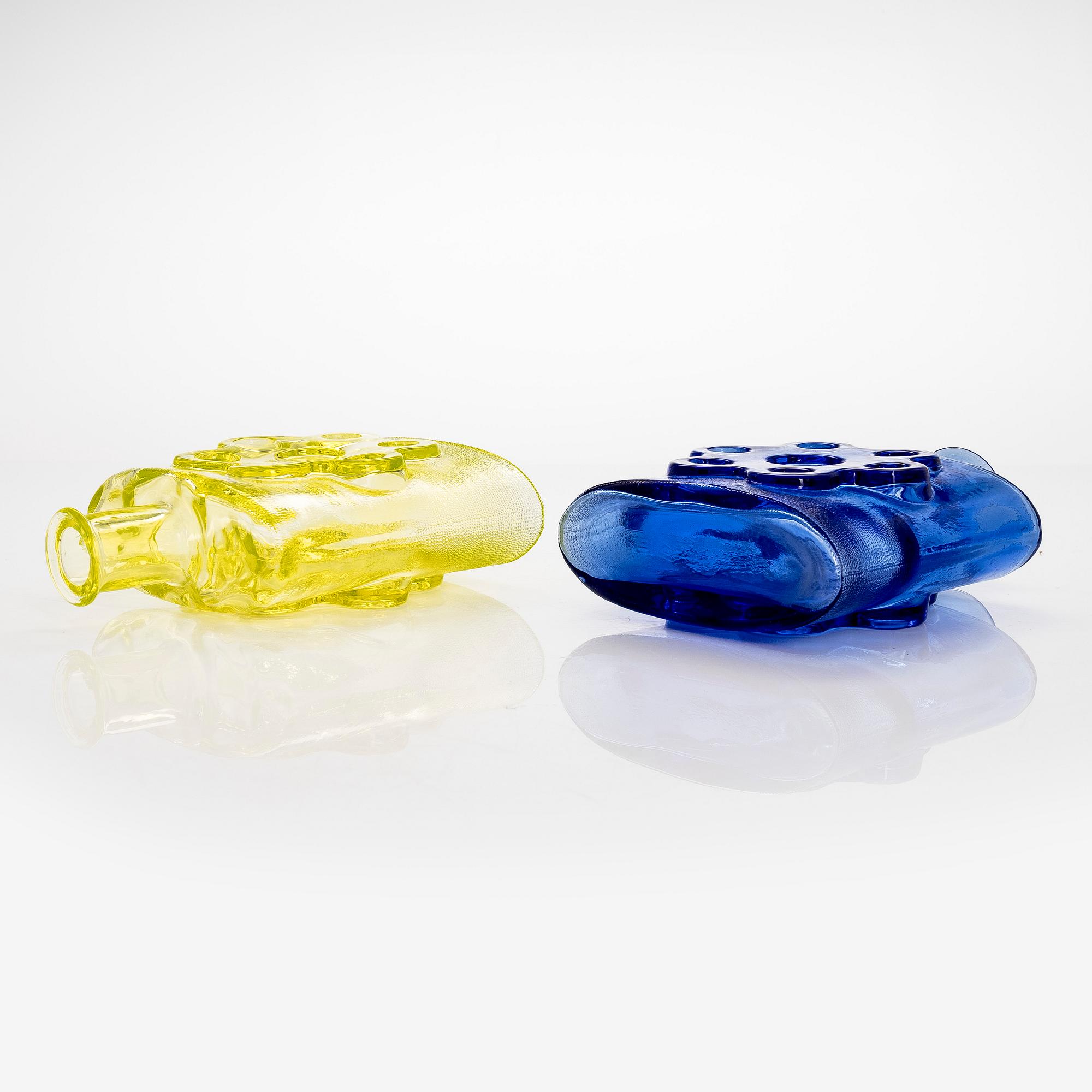 Erkkitapio Siiroinen, a set of two carafes for Riihimäki Glassworks, Finland.