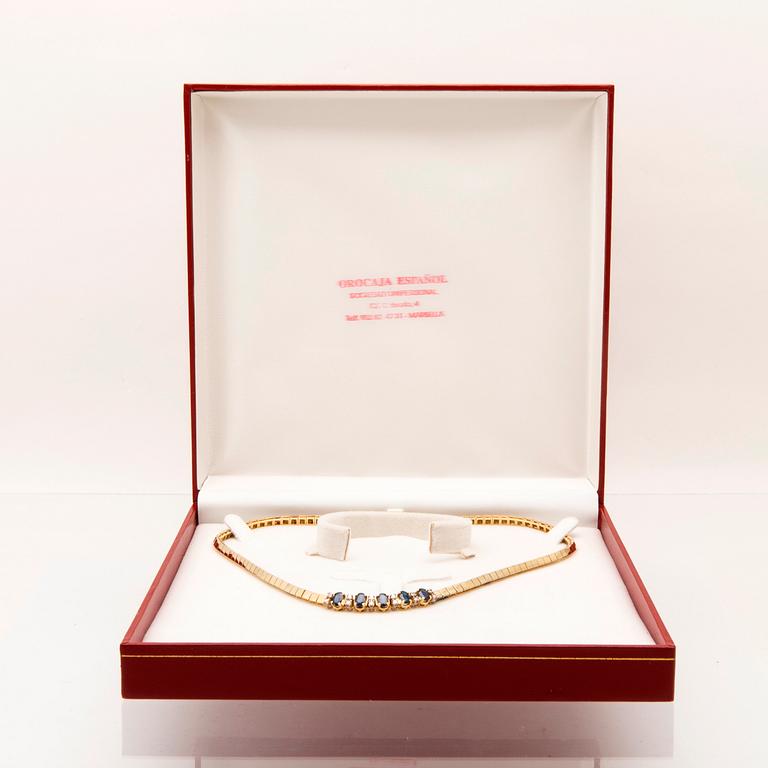 Halsband 18K vitt och gult guld med ovalt slipade safirer och runda briljantslipade diamanter.
