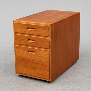 NILS JONSSON, a desk with chest of drawers, late 20th century.