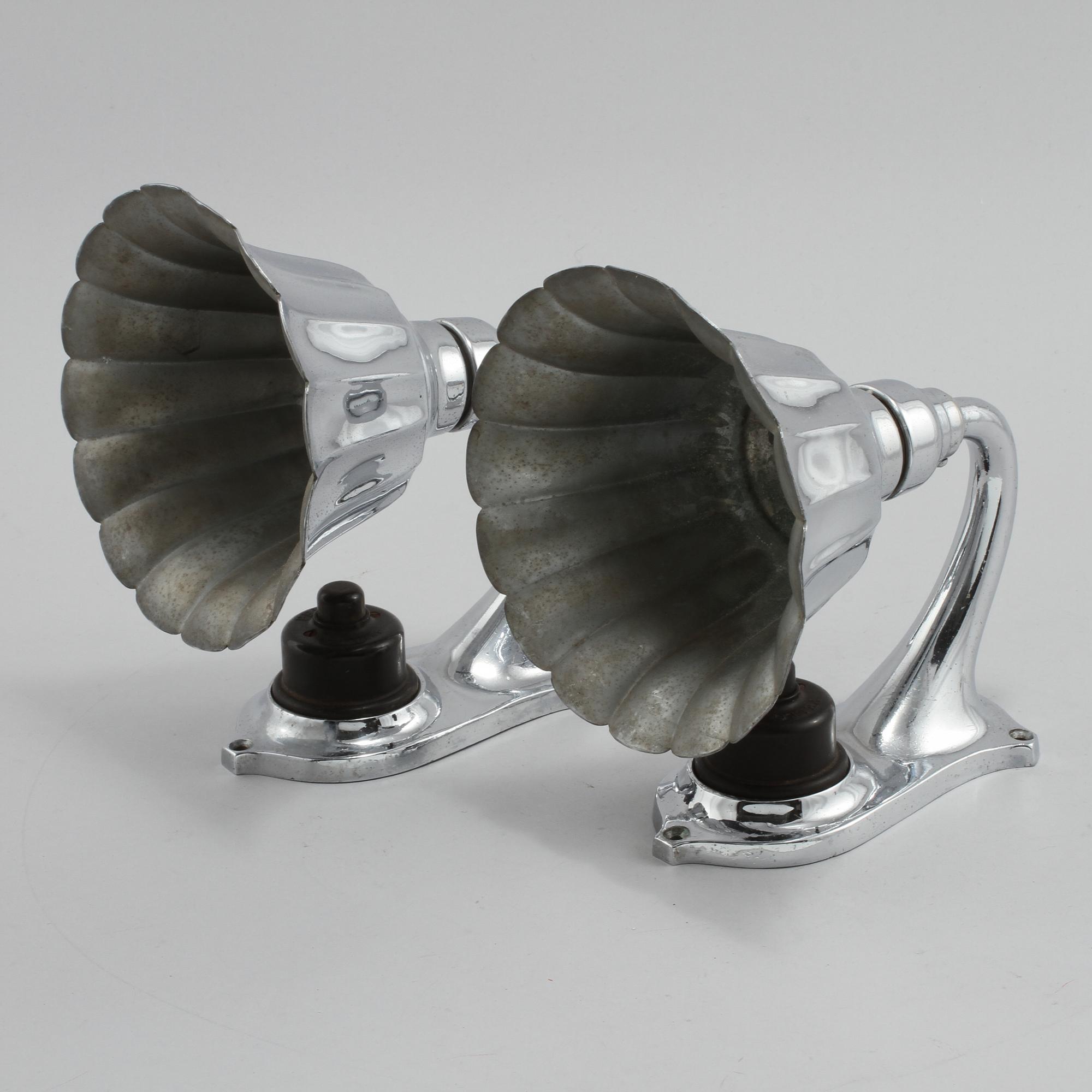 VÄGGLAMPOR, ett par, 1900-talets andra kvartal.