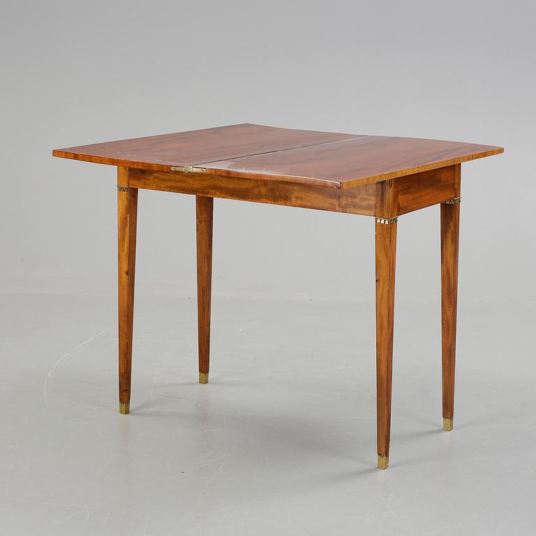 SPELBORD, sengustavianskt, 1800-talets början.