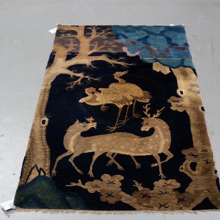 A rug, a semi-antique Baotou figural, ca 161,5 x 86,5-91,5 cm.