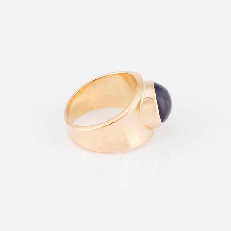 Georg Jensen, an 18K gold ring set with a cabochon-cut amethyst, Copenhagen post 1945, design nr 1124.