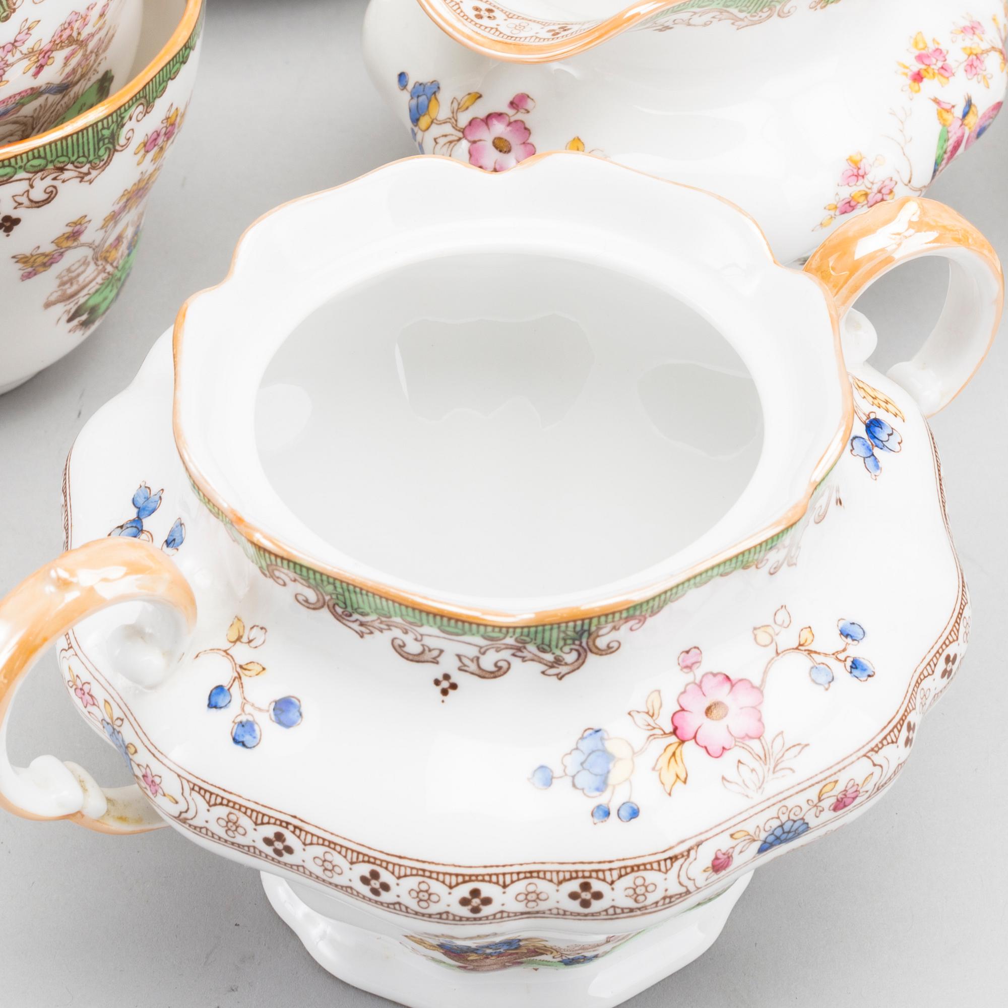 An english mid 20th century coffee and tea bone china "Eden", Spode service set. 52 parts.