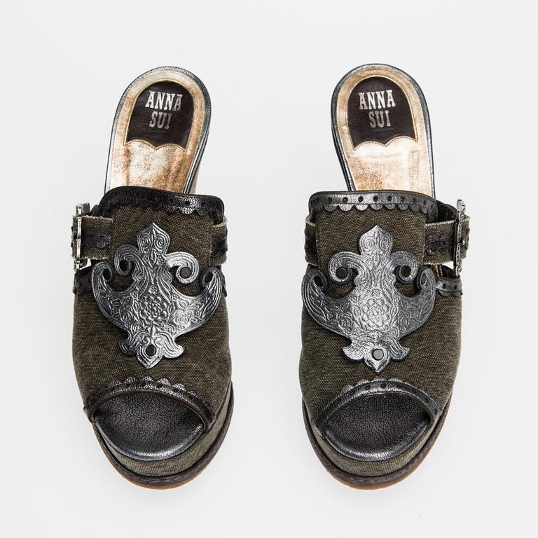 SKOR, Anna Sui.