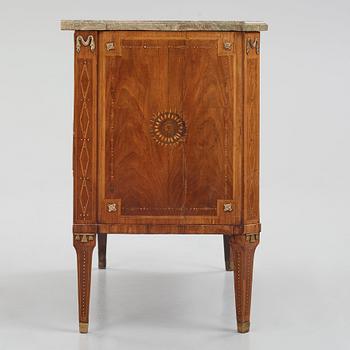 A Gustavian late 18th century commode by Nils Petter Stenström (master in Stockholm 1781-1790), not signed.