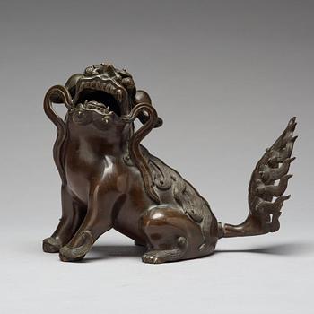 A bronze figure of a buddhist lion, Qing dynasty, 18/19th Century.