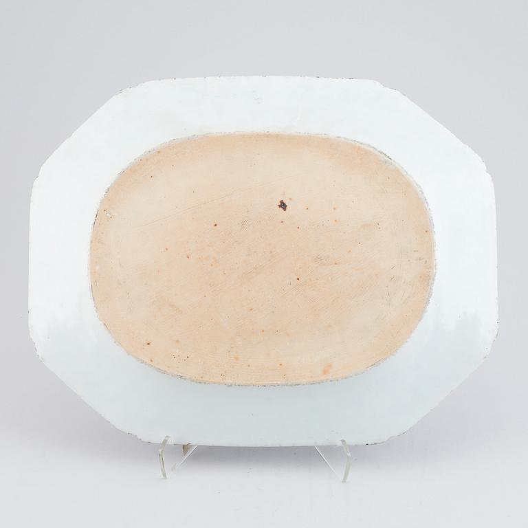 A Chinese blue and white porcelain dish Qing dynasty, Qianlong (1736-1795).