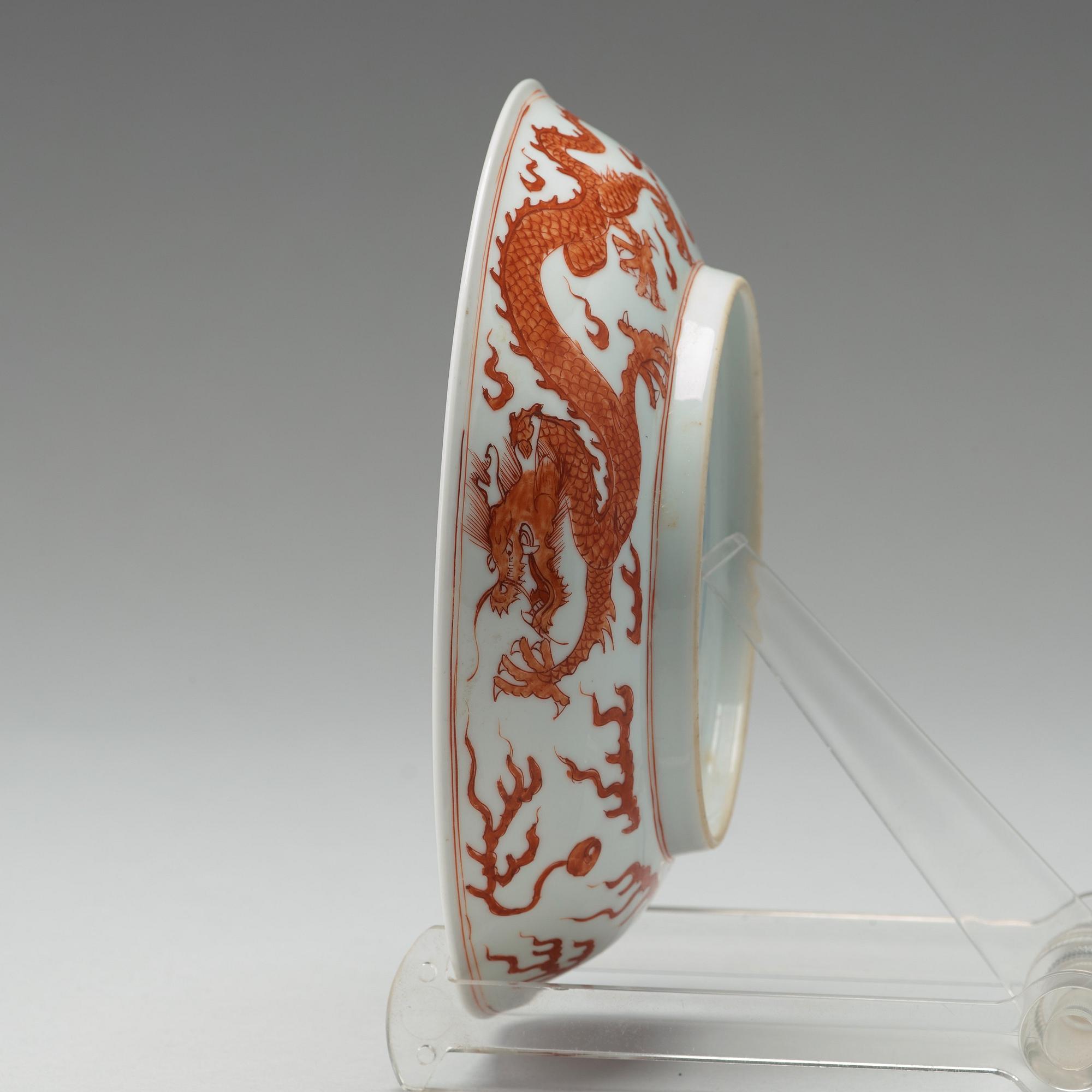 A five clawed dragon dish, Qing dynasty, with Chenghuas six character mark.