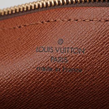 LOUIS VUITTON, a monogram canvas shoulder bag, "Papillon 26".