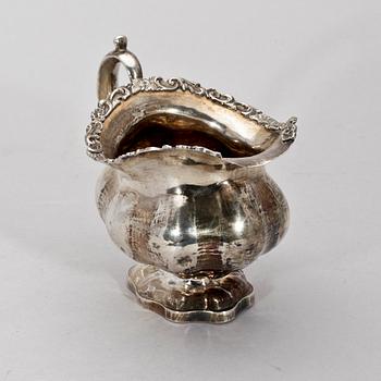 GRÄDDKANNA, silver, nyrokoko, St Petersburg 1856. Vikt ca 140 gram.
