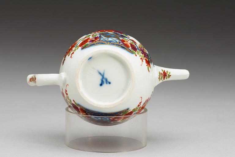 A Meissen 'Kakiemon' pot with cover, 18th century.