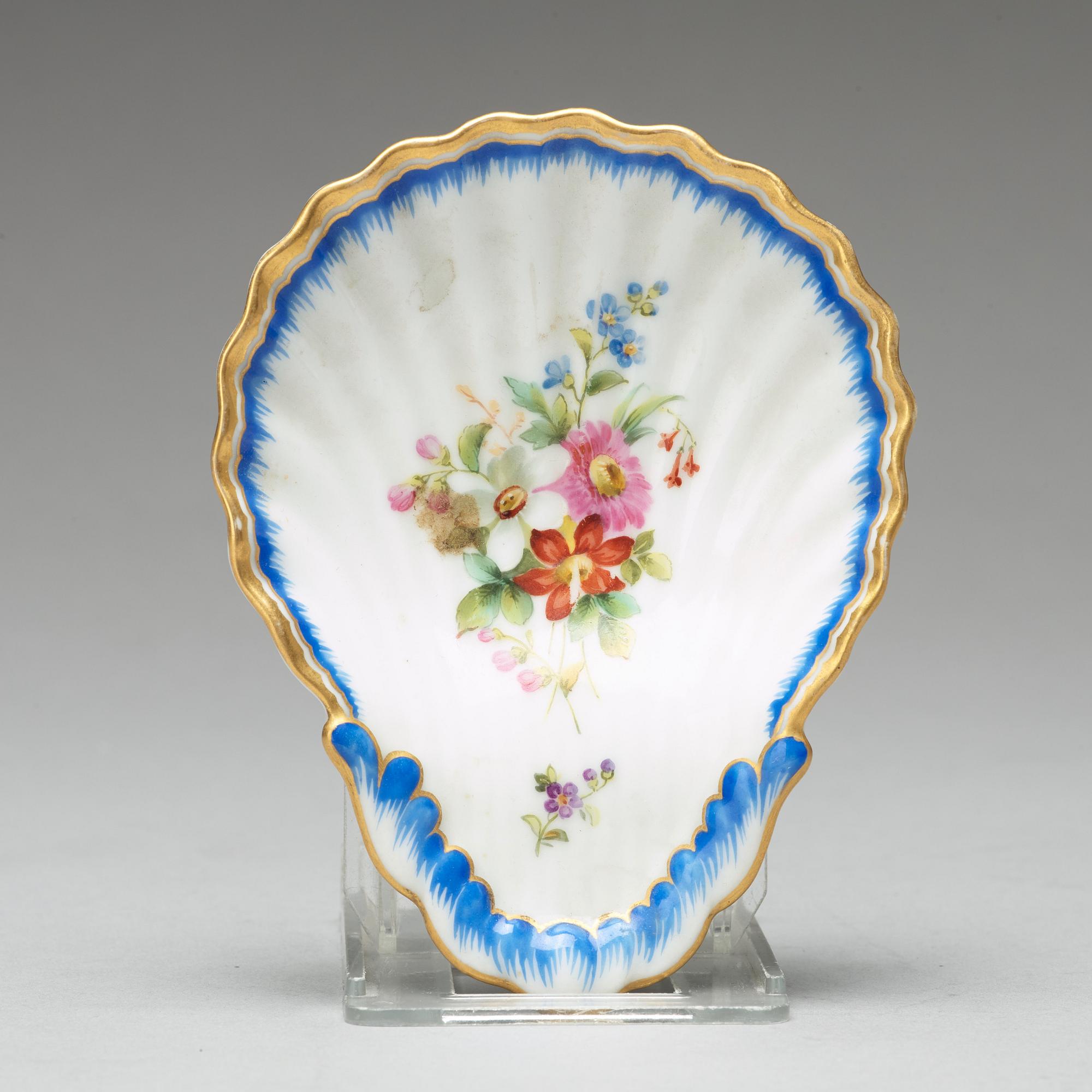 Two butter shells and a salt, Imperial Porcelain Manufacture, St. Petersburg, Russia, period of Czar Nicholas II.