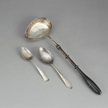 SOPPSLEV OCH SKEDAR, 2 st. Silver, bl a P Hertz Köpenhamn och möjligen Carl Wilhelm Holmgren, Kalmar. Vikt ca 156 gram.