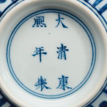 A pair of blue and white bowls, Qing dynasty, with Kangxis six character mark.