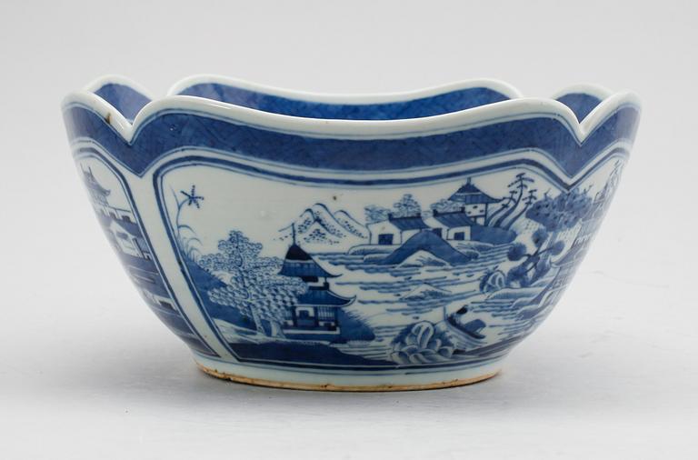 SKÅL. porslin, Kina, sent 1800-tal.