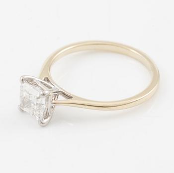 Ring, 18K gold with princess-cut diamond 1.02 ct.