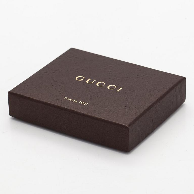 Gucci, an 18K gold 'Interlocking' bracelet with brilliant-cut diamonds.
