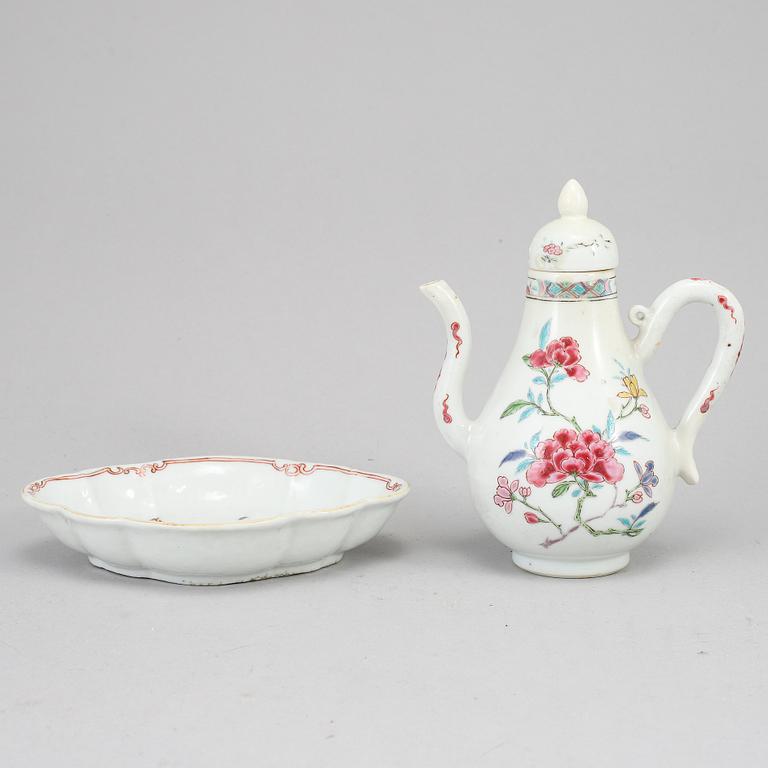 A famille rose teapot and a dish, Qing dynasty, 18th Century.