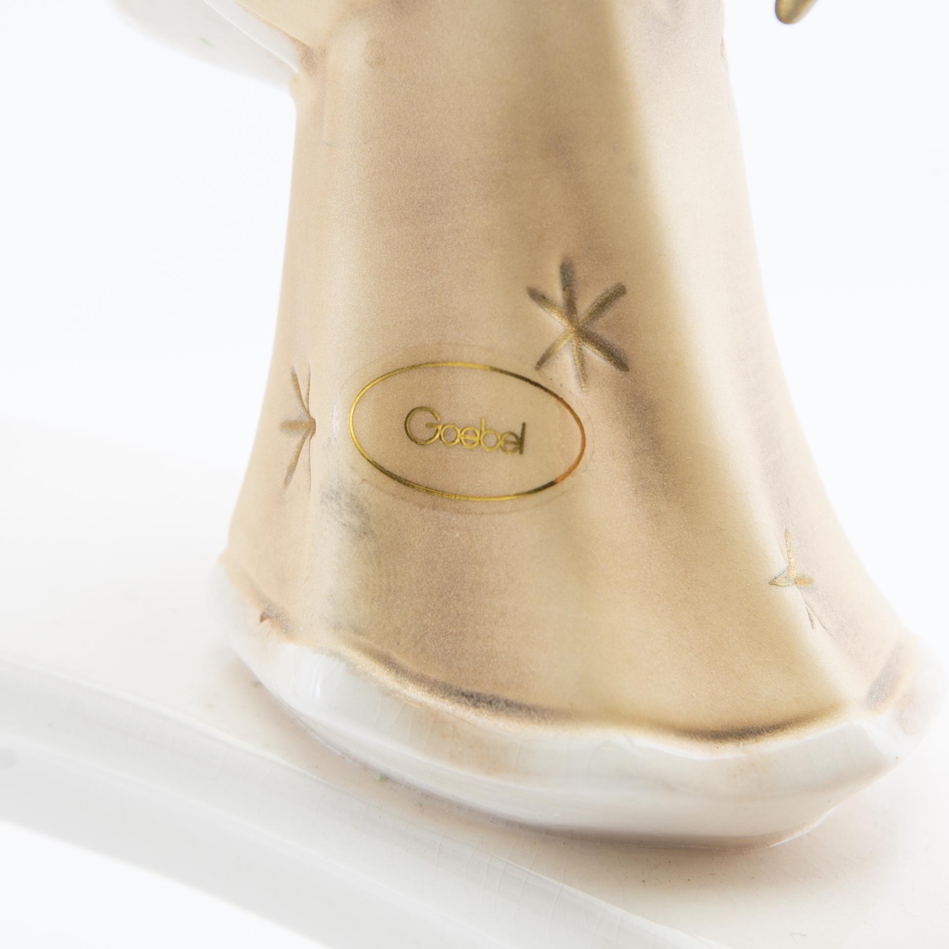 En samling änglar samt adventsljusstake 14 st 1900-tal.