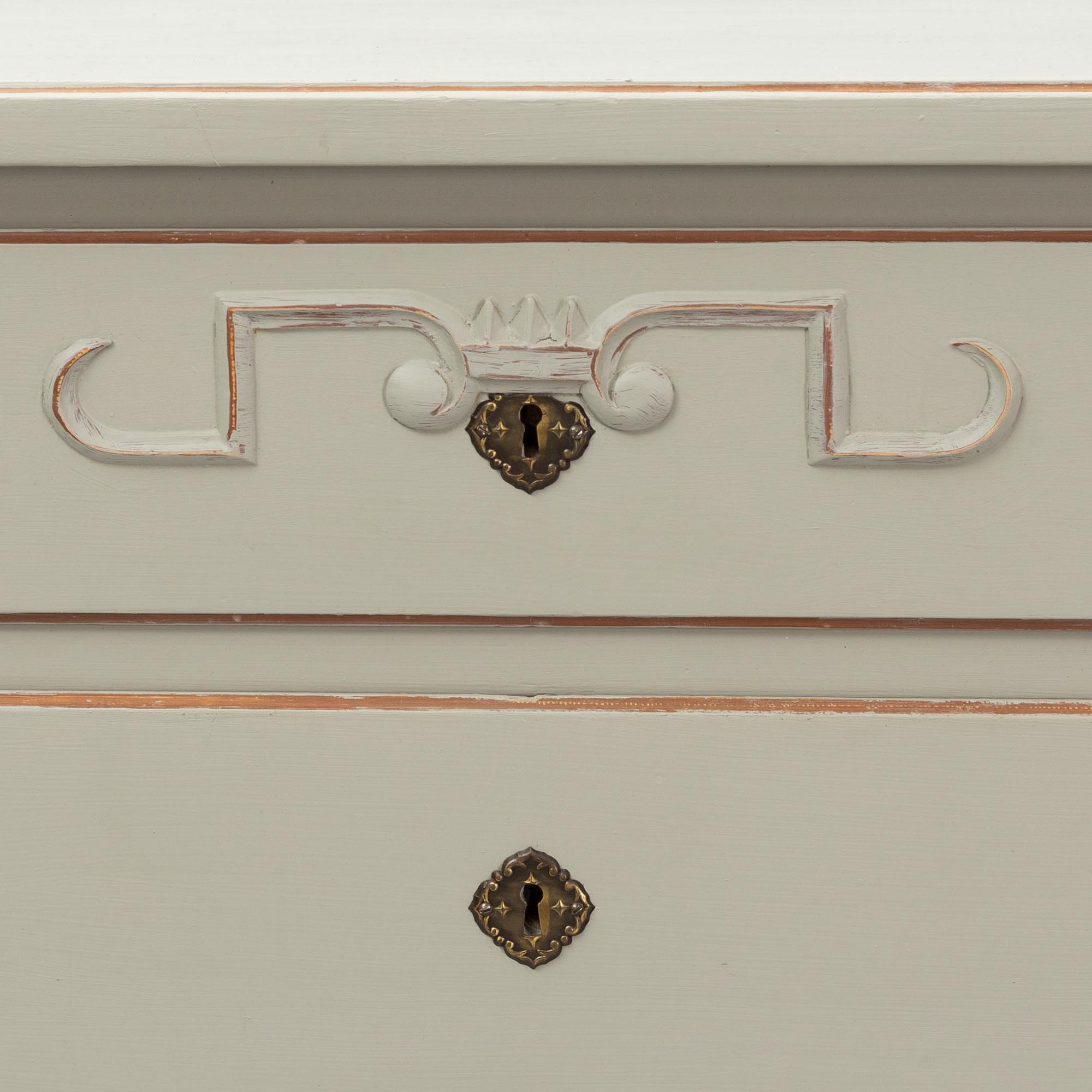 A painted chest of drawers, 1920's/30's.