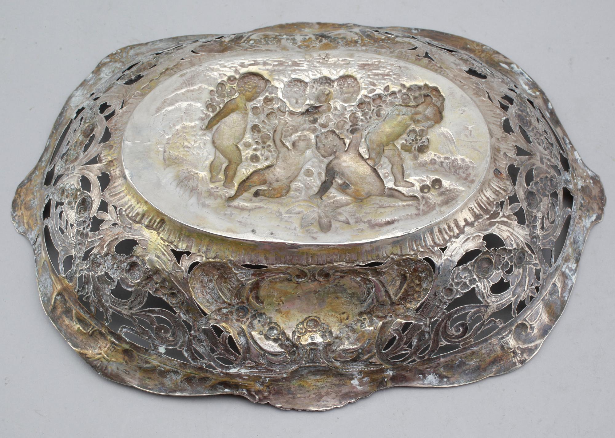 SKÅL, silver 800, Tyskland, 1900-talets första hälft. Vikt ca 397 gram.