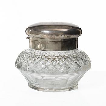 Skål med lock, slipad kristall och sterlingsilver, Tyskland omkring år 1900.