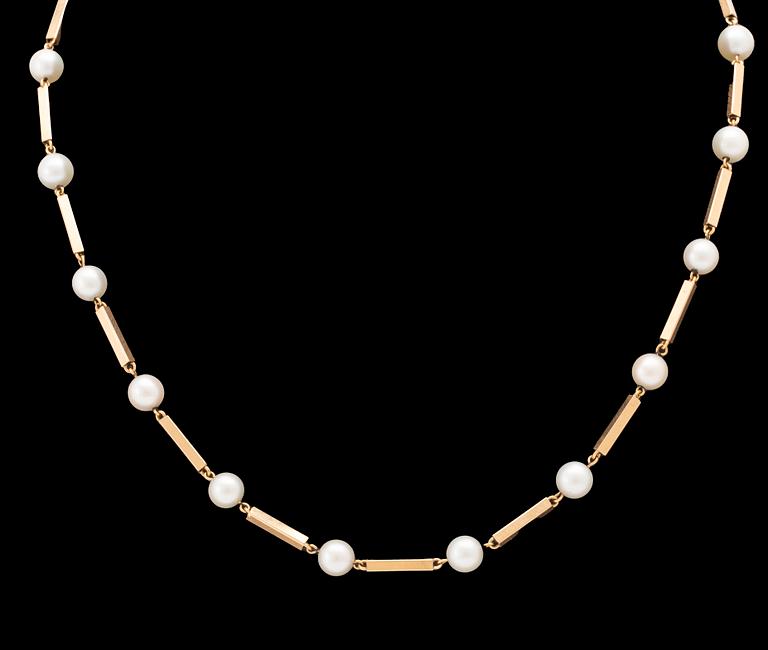 A set of 18K gold necklace and earrings with cultured pearls.