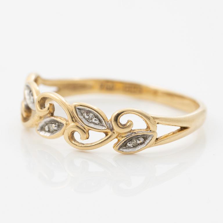 Ring, 18K guld med genombruten dekor med små diamanter.