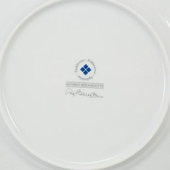 SIGVARD BERNADOTTE, servis, 45 delar, porslin. "Christineholm", Fyrklövern.