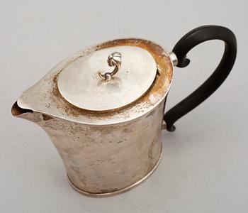 KAFFEKANNA, silver, CG Hallberg, Stockholm 1935. Vikt ca 428 g.