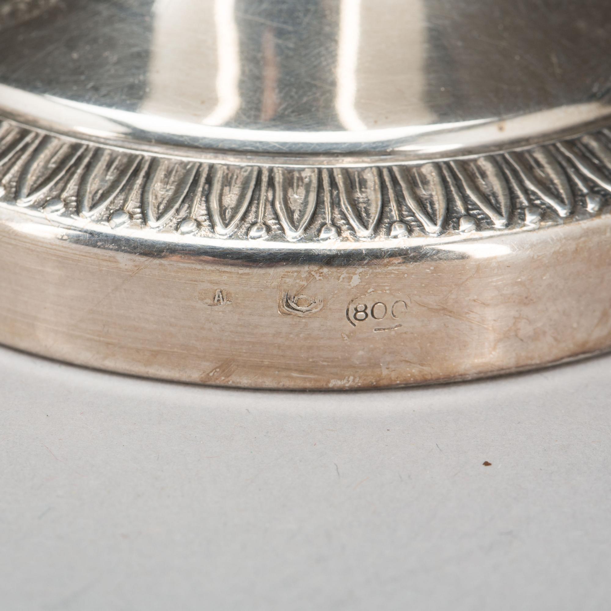 KANNA, silverhalt 800. Utländska stämplar. Vikt ca 238 g.