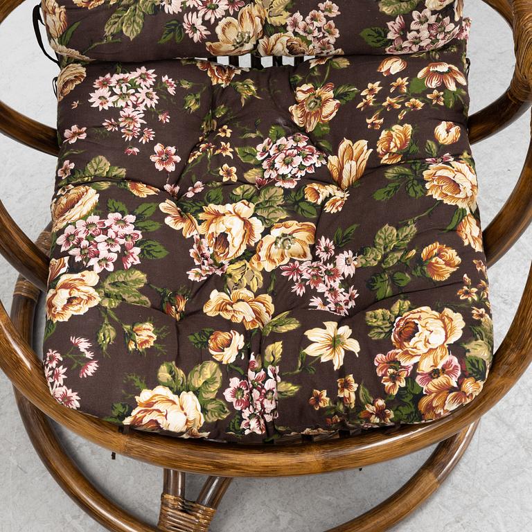 Fåtöljer med fotpallar, ett par, 1900-talets senare del.