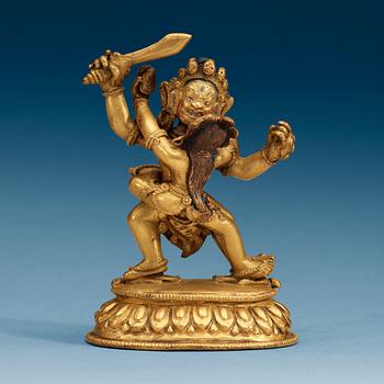 1498. TANTRISK GUDOM, förgylld brons. Tibet, troligen sekelskifte 1900.