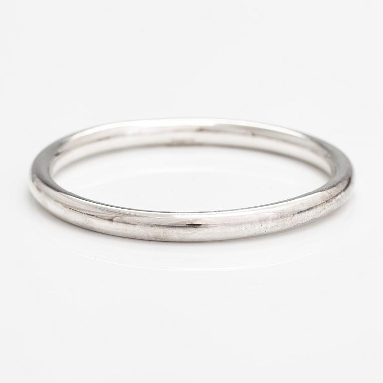 Kaija Aarikka, A sterling silver bracelet. Ilmari Puhakka, Joutsa for Aarikka 1994.